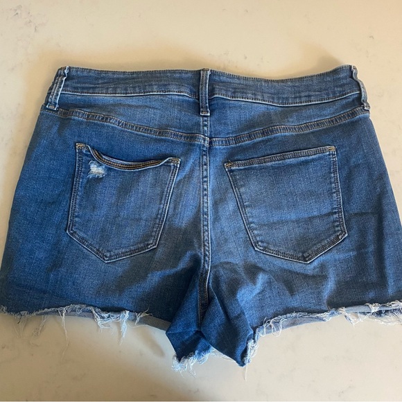 Distressed jean short - Picture 4 of 4